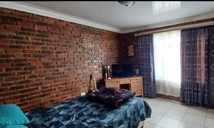 2 Bedroom Property for Sale in Miederpark North West